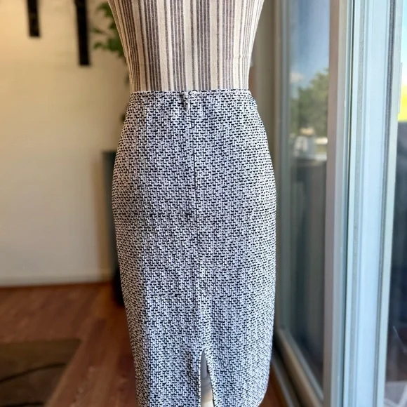 St. John Pencil Skirt - Picture 4 of 11